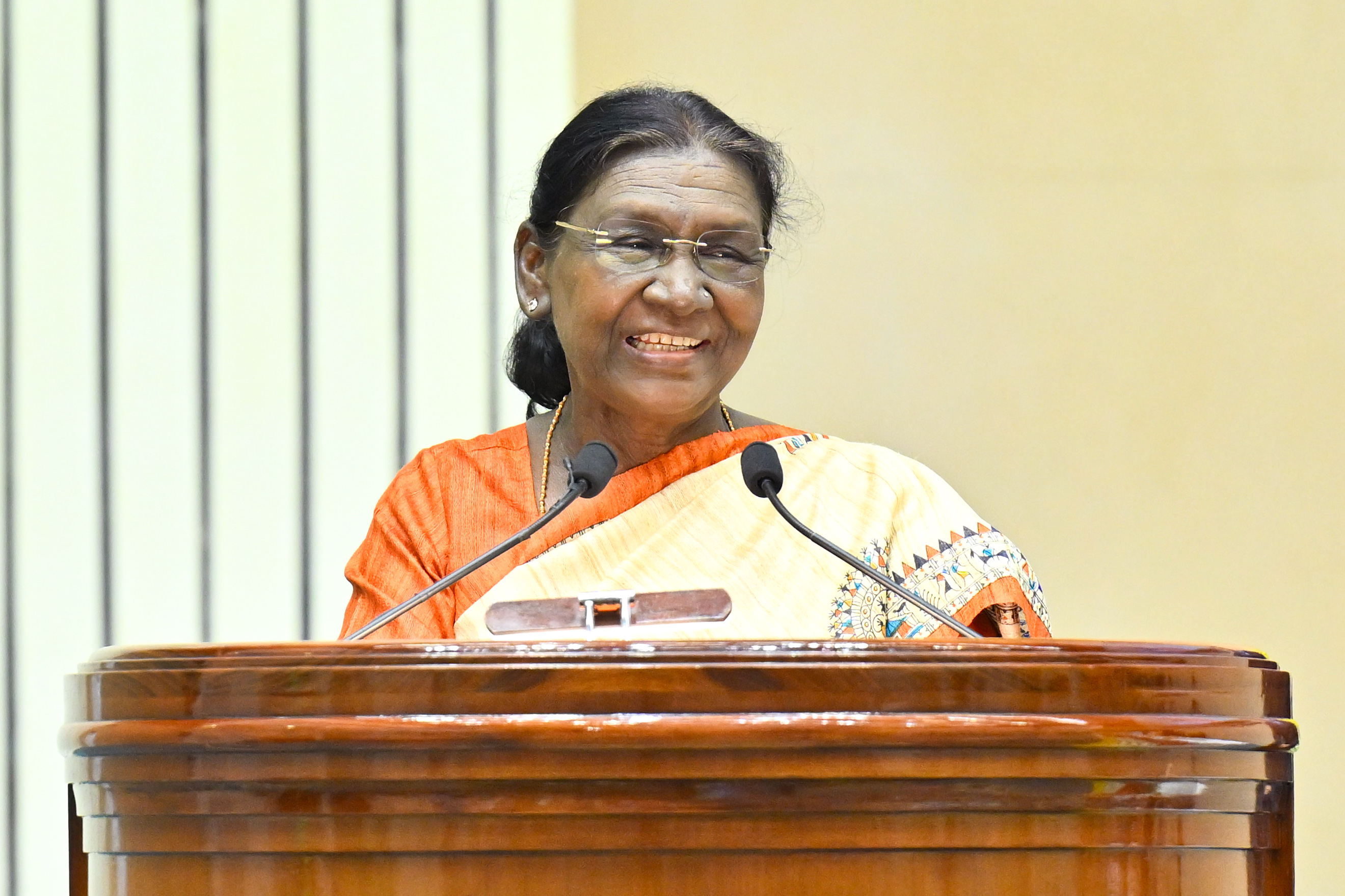 भारत की राष्ट्रपति श्रीमती द्रौपदी मुर्मु का संगीत नाटक अकादमी के ‘अकादमी रत्न’और ‘अकादमी पुरस्कार’ प्रदान करने के अवसर पर सम्बोधन (HINDI)