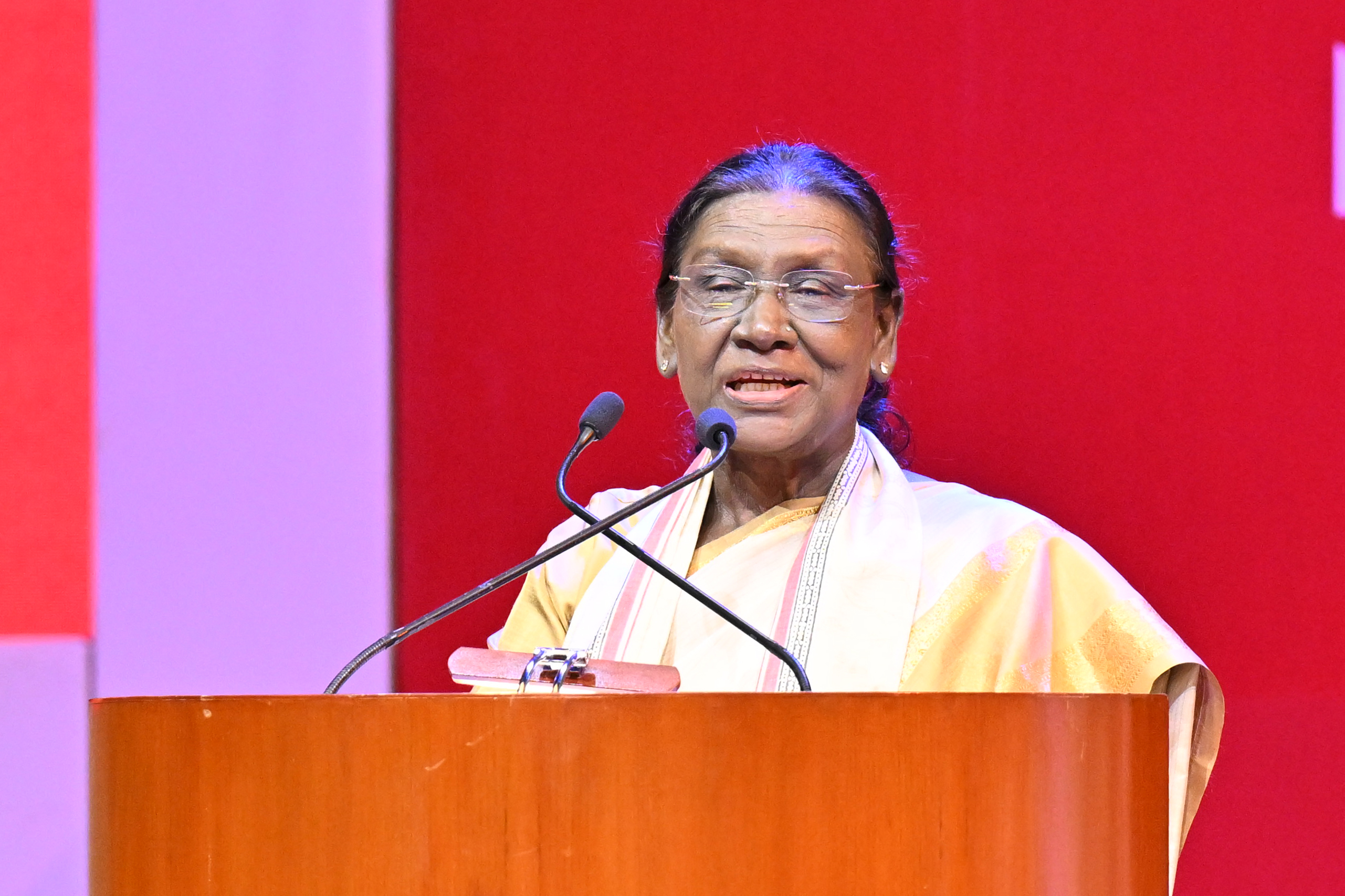 भारत की राष्ट्रपति श्रीमती द्रौपदी मुर्मु का  NIFT परिसरों के संयुक्त दीक्षांत समारोह में संबोधन(HINDI)