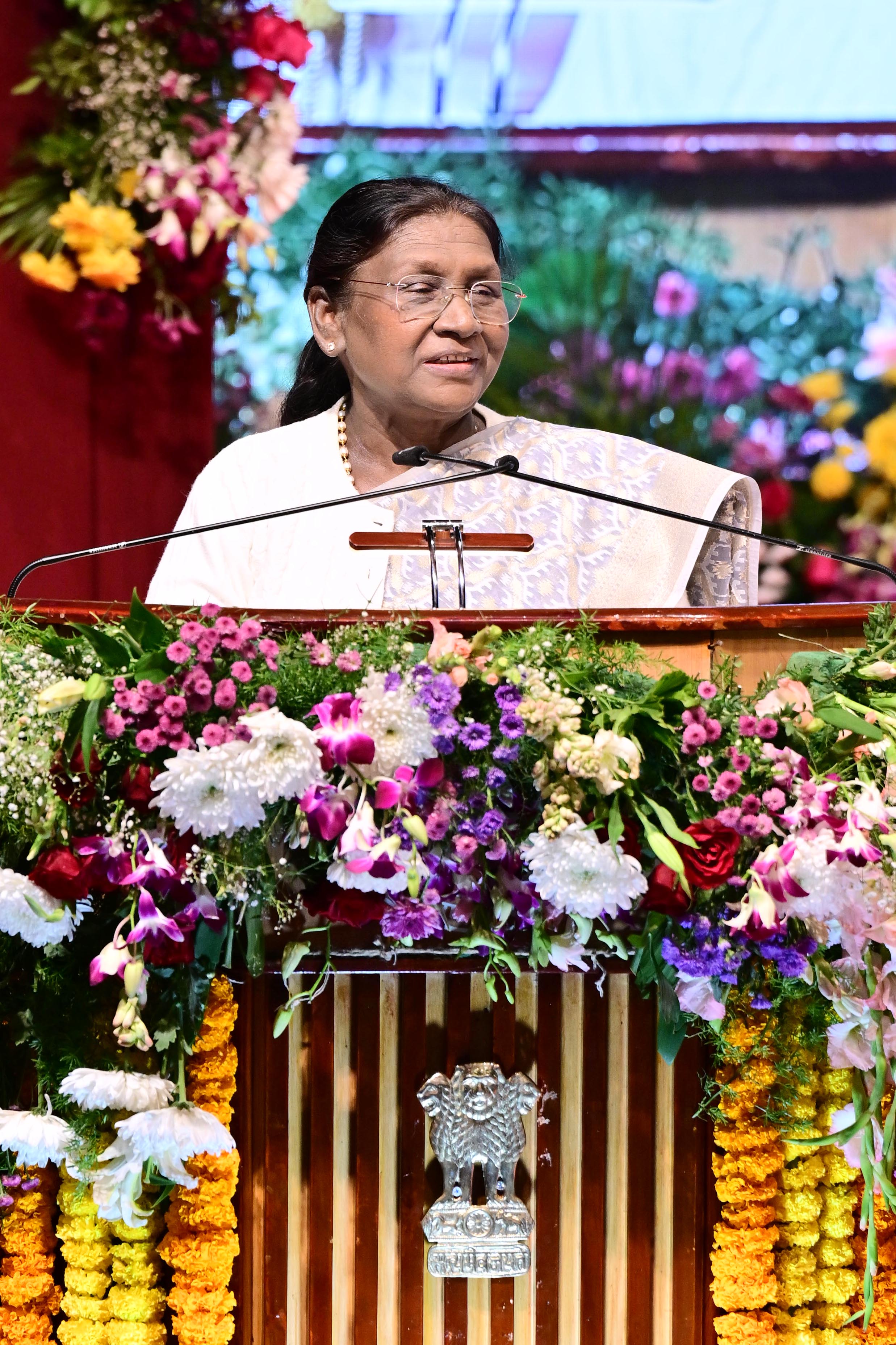 भारत की राष्ट्रपति, श्रीमती द्रौपदी मुर्मु का  ब्रह्माकुमारीज़ – शांति सरोवर की 21वीं वर्षगाँठ के अवसर पर आयोजित ‘Timeless Wisdom of Bharat: Pathways of Peace and Progress’  सम्मेलन में सम्बोधन (HINDI)