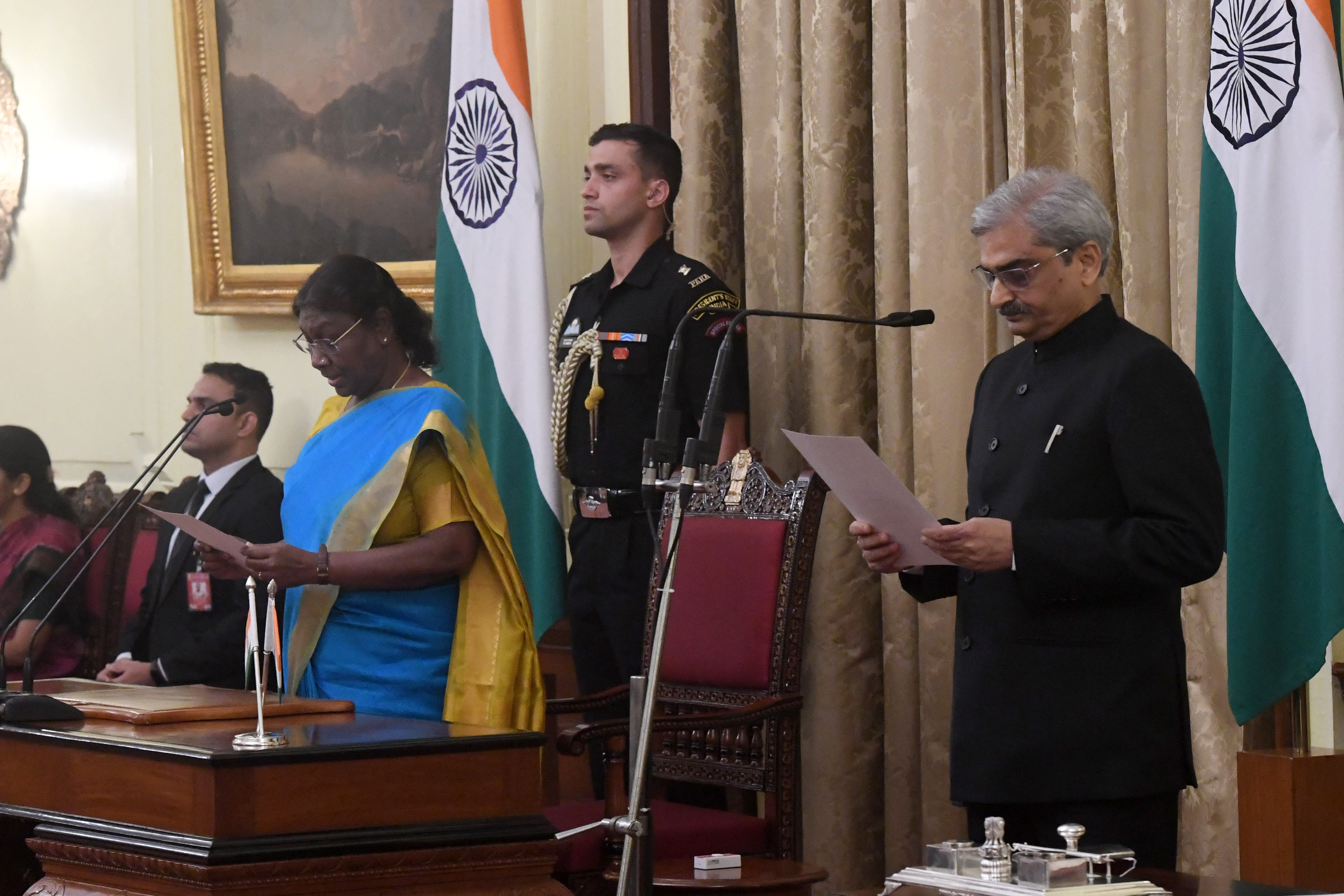 President administering the Oath of Office to the Central Vigilance Commissioner (CVC) Shri Praveen Kumar Srivastava at Rashtrapati Bhavan on 29 May 2023.