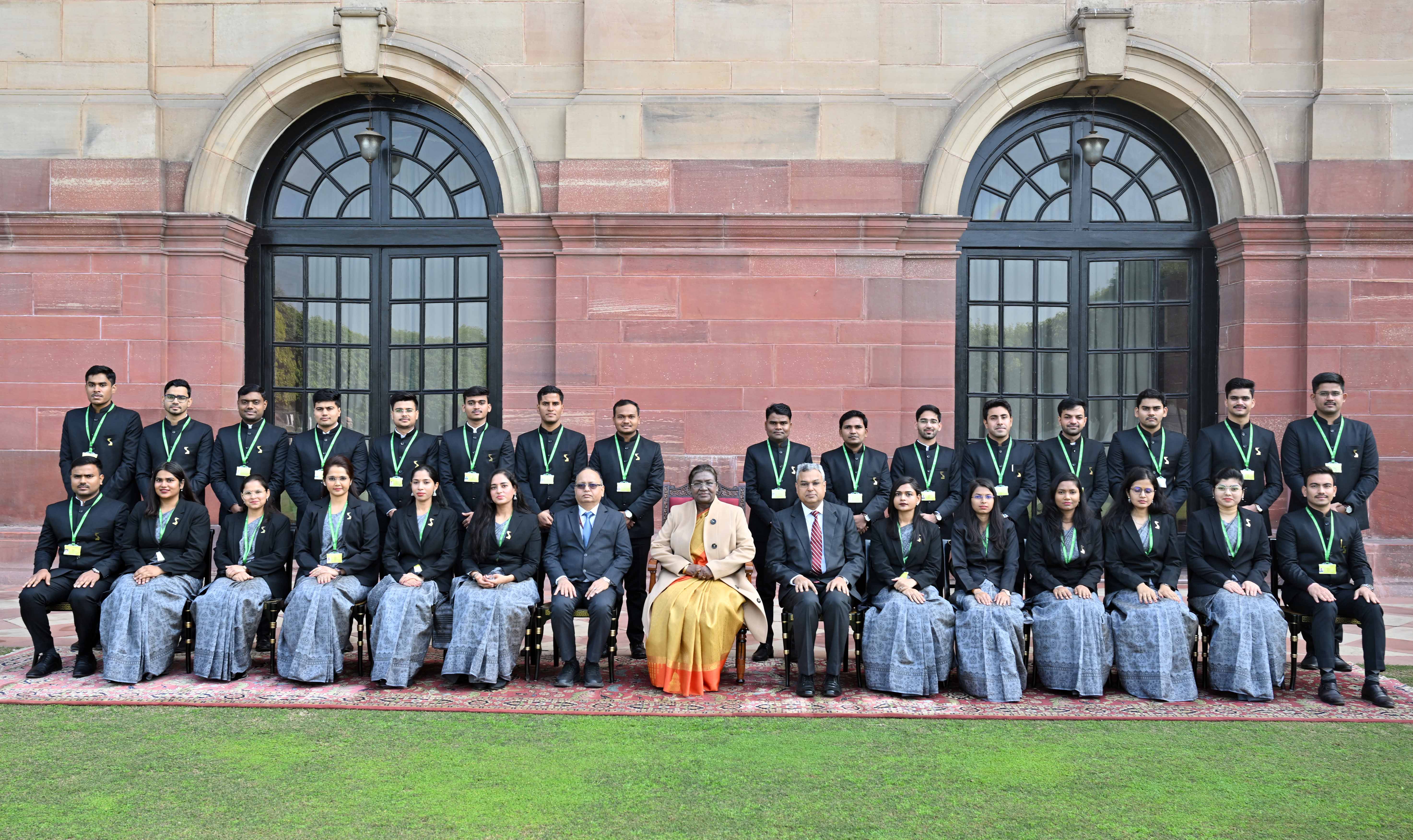 Probationers of Indian Statistical Service (2024 Batch) called on President Droupadi Murmu at Rashtrapati Bhavan on 14 jan 2025