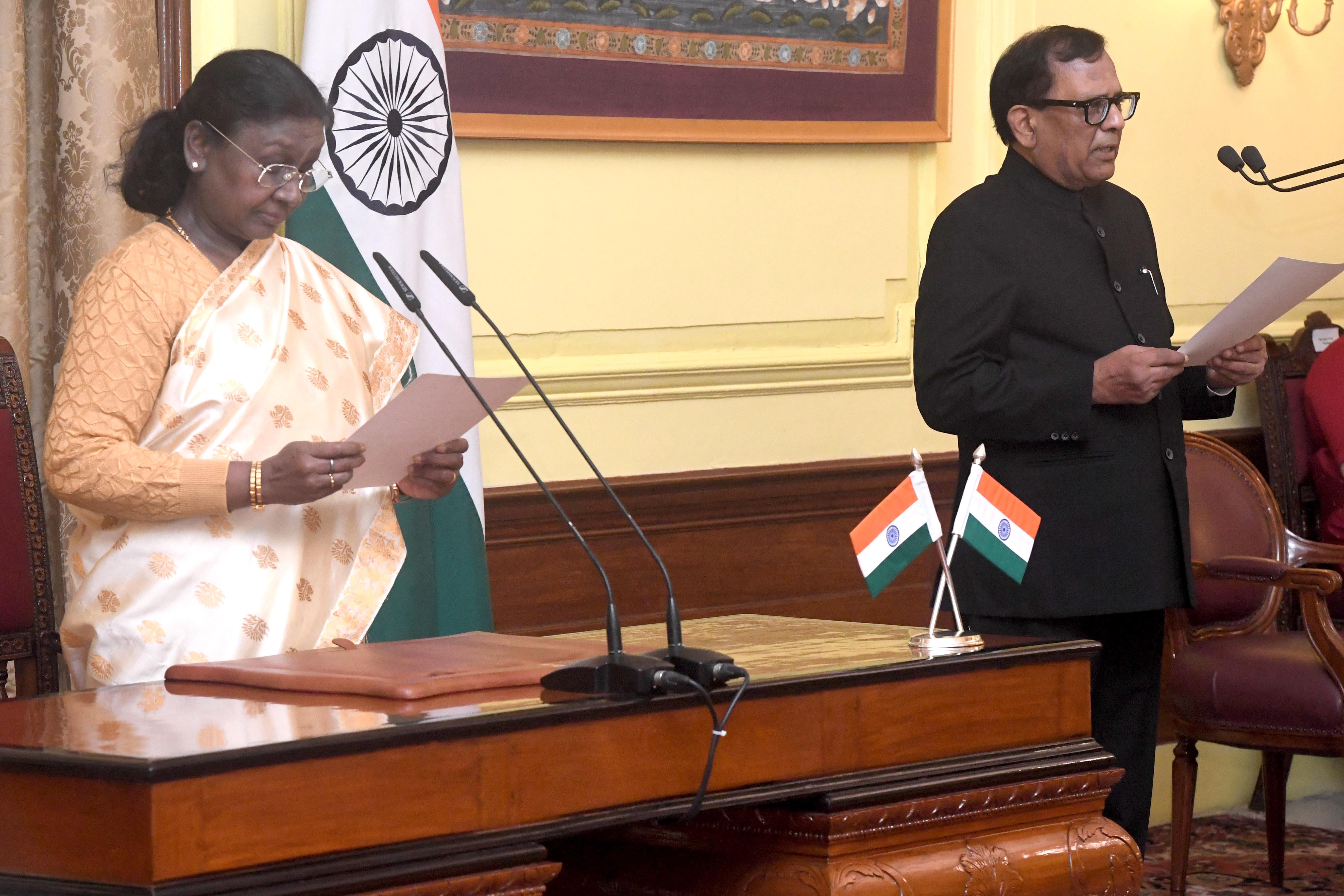 President administered the oath of office to Shri Raj Kumar Goyal, Chief Information Commissioner