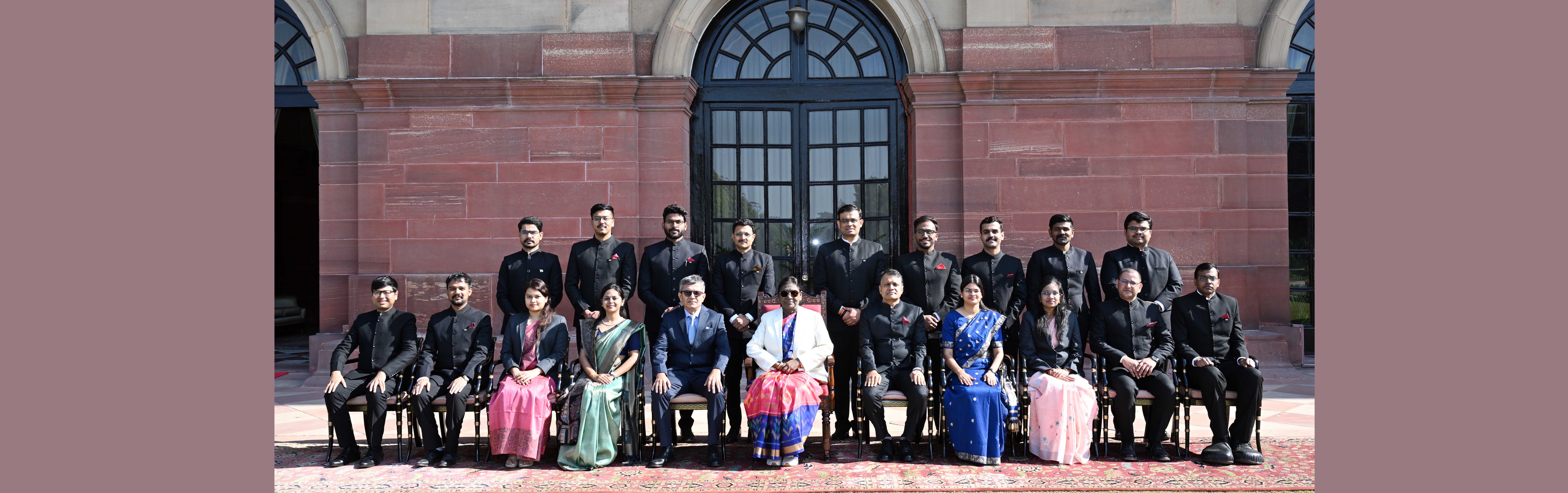 The probationers of Indian Defence Accounts Service (2024 batch) called on the President of India, Smt Droupadi Murmu at Rashtrapati Bhavan on December 24, 2025.