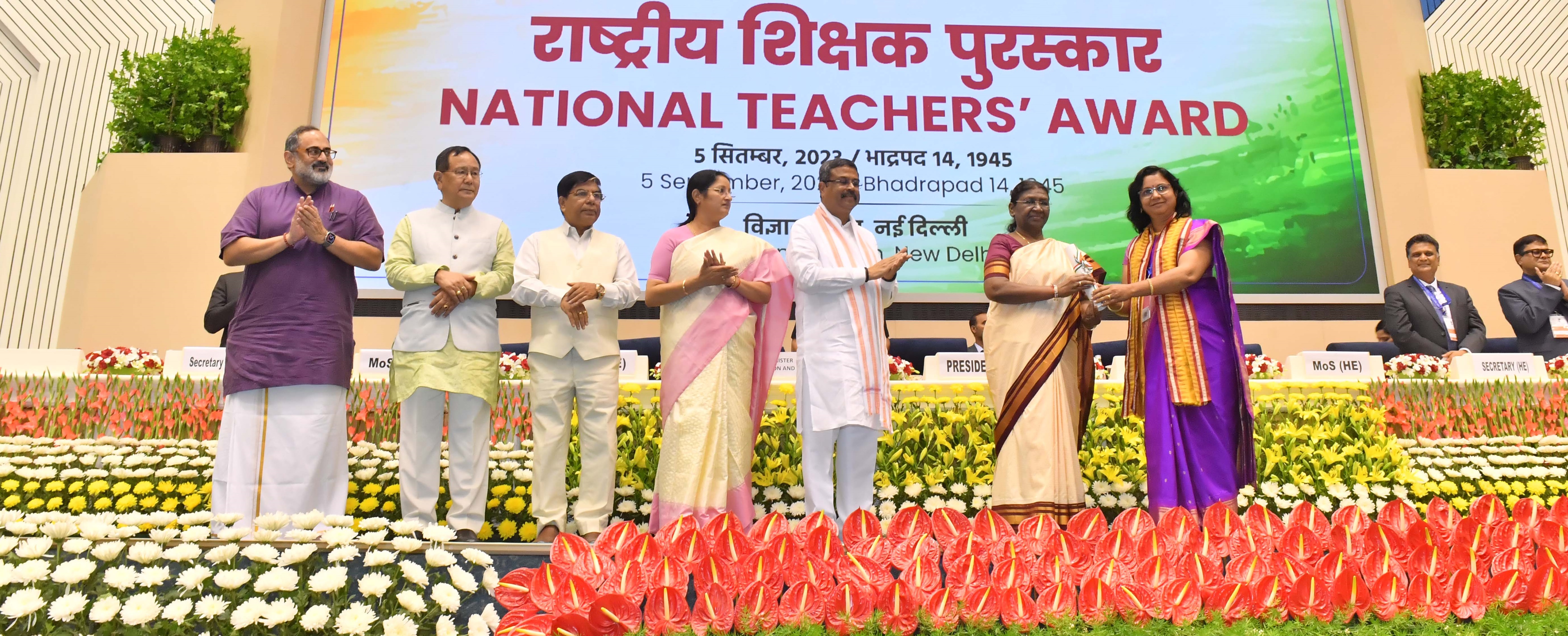 The President of India, Smt Droupadi Murmu conferred National Awards on  teachers from across the country at a function held at Vigyan Bhavan, New Delhi on September 5, 2023 on the occasion of Teachers’ Day.