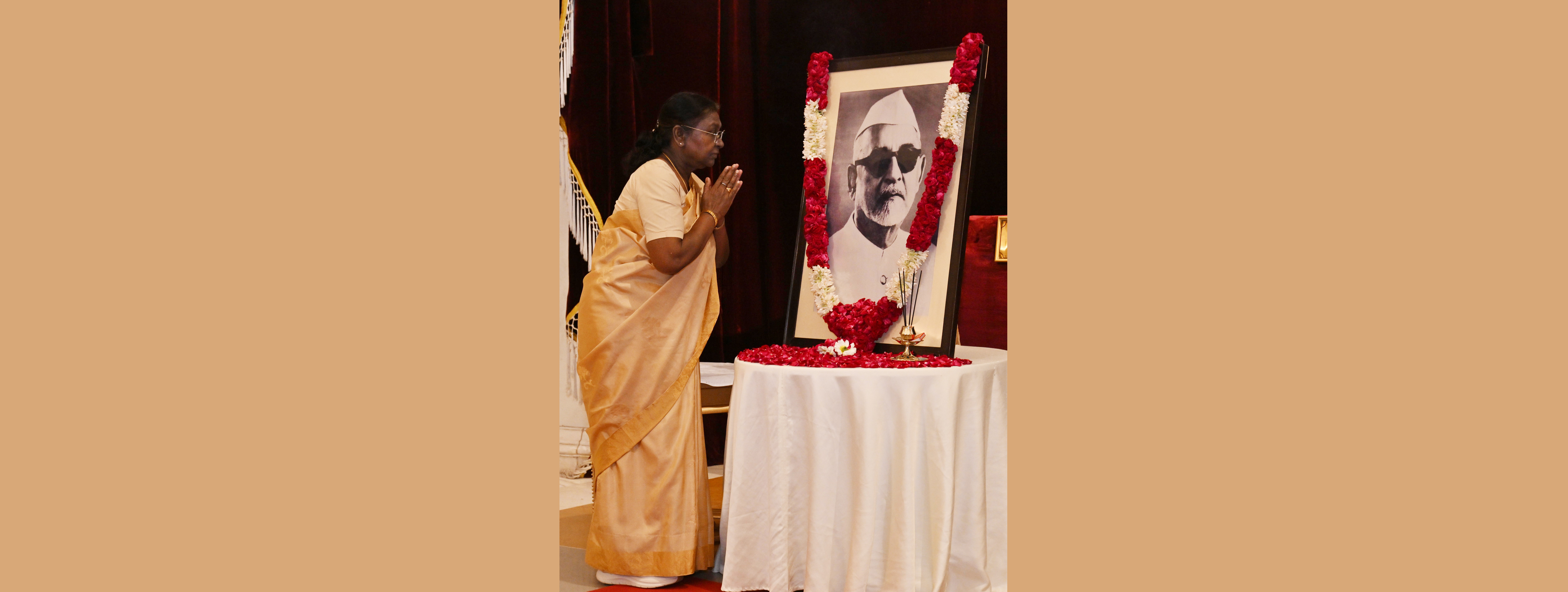 The President of India, Smt Droupadi Murmu paid floral tributes to Dr Zakir Hussain, former President of India, on his birth anniversary at Rashtrapati Bhavan on February 8, 2025.