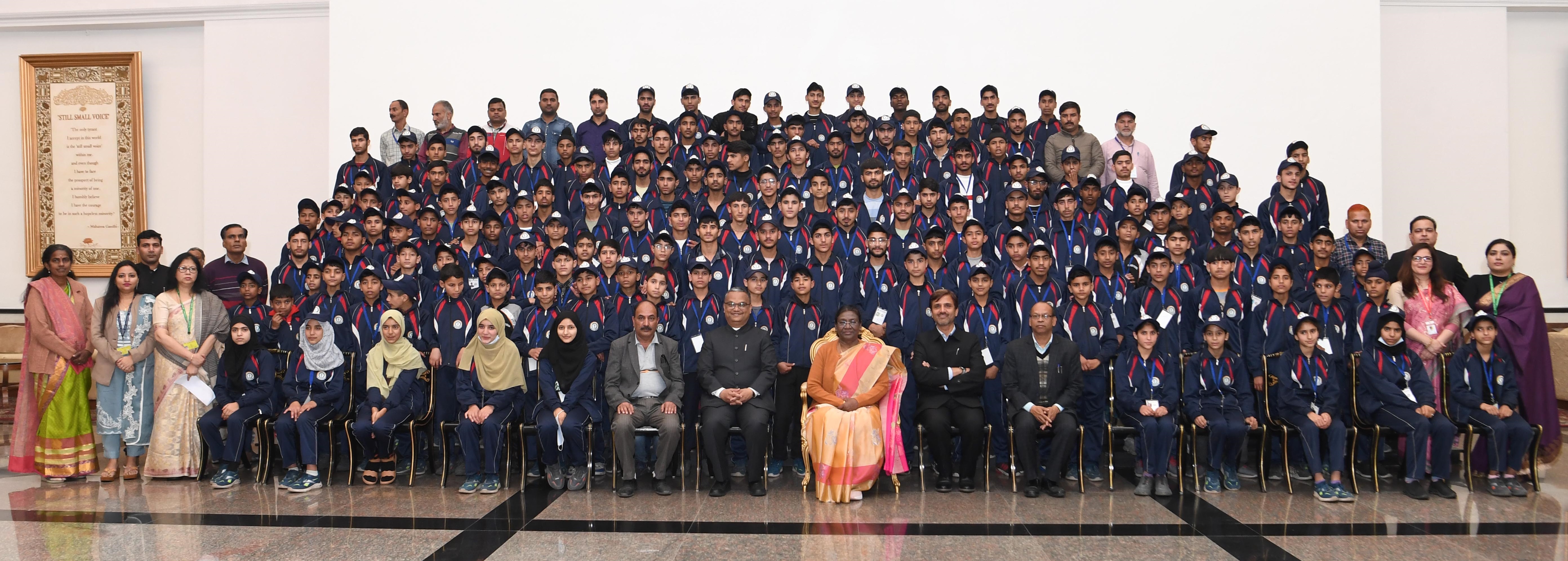 A youth delegation from Jammu and Kashmir attending the programme ‘Watan ko Jano’ called on the President of India, Smt Droupadi Murmu at Rashtrapati Bhavan on December 25, 2023.