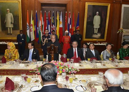 Speech By The President Of India, Shri Pranab Mukherjee At The Banquet In Honour Of The Heads Of State/government Who Attended The Asean-india Special Commemorative Summit