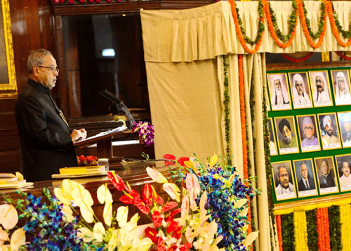 Speech by the President of India, Shri Pranab Mukherjee on the Unveilling of the Photographs of the President of the Central Legislative Assembly and the Portraits of the Former Speakers of the Lok Sabha