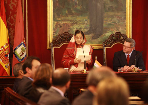 Speech by Her Excellency the President of India, Shrimati Pratibha Devisingh Patil, at the Presentation of Key of Gold to the President at Madrid, Spain