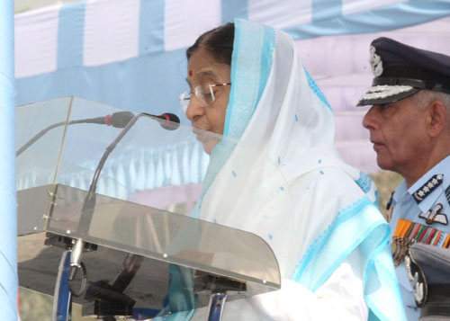 Speech by Her Excellency the President of India, Shrimati Pratibha Devisingh Patil, at the Presentation of Standard to 108 Sqn and Helicopter Unit