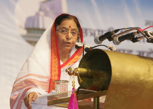 Speech by Hon'ble President of India, Shrimati Pratibha Devisingh Patil, at the Launching of the Golden Jubilee Celebrations of the Inception of the State of Maharashtra at Mumbai