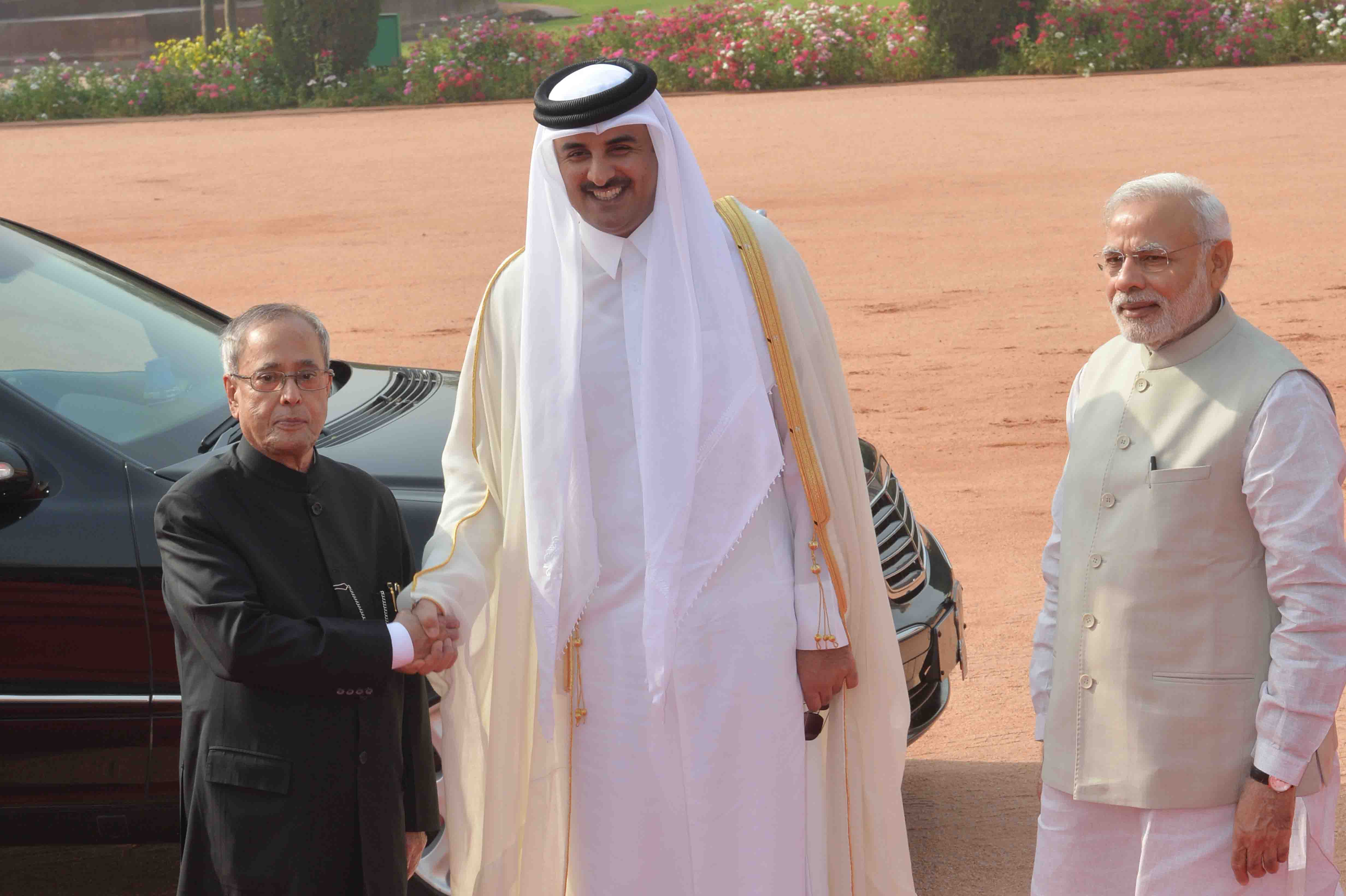 The President of India, Shri Pranab Mukherjee receiving the Emir of the State of Qatar, His Highness Sheikh Tamim Bin Hamad Al-Thani during the Ceremonial Reception at the Forecourt of Rashtrapati Bhavan on March 25, 2015.