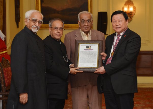 The President of India, Shri Pranab Mukherjee presenting International Gandhi Award for the year 2013 to Prof. Guocheng Zhang for making outstanding contribution in the field of leprosy at Rashtrapati Bhavan in New Delhi February 15, 2014. Also seen is th 