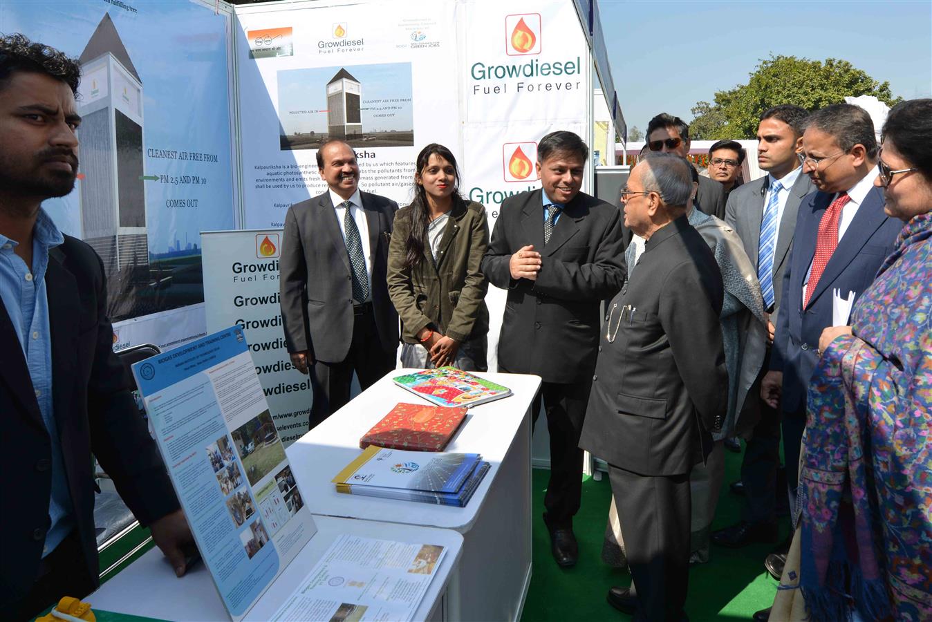 he President of India, Shri Pranab Mukherjee visiting the Exhibition on Green Energy at the inauguration of Solar Power Projects at Rashtrapati Bhavan Museum Complex on February 10, 2017.