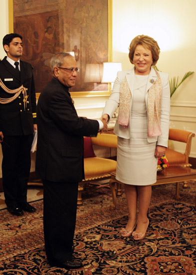 The Parliamentary Delegation from Russian Federation led by the Chairperson of the Council of Federation, H.E. Mrs. Valentina I. Matvienko calling on the President, Shri Pranab Mukherjee at Rashtrapati Bhavan in New Delhi on February 26, 2013.