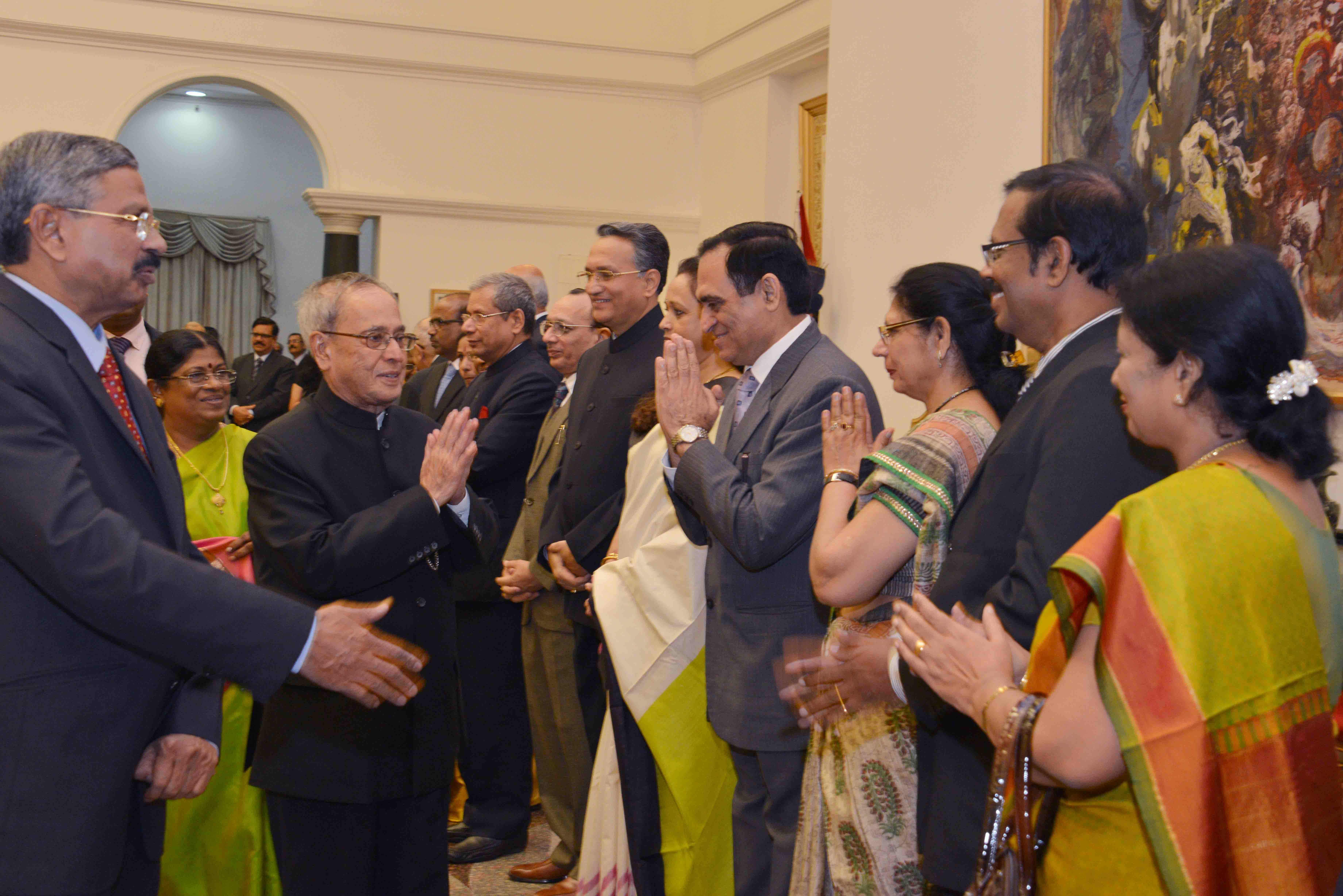 The President of India, Shri Pranab Mukherjee hosted Dinner to the Judges of the Supreme Court and the Chief Justice of the High Courts attending the Conference of Chief Justice of the Courts along with their Spouses at Rashtrapati Bhavan Cultural Centre