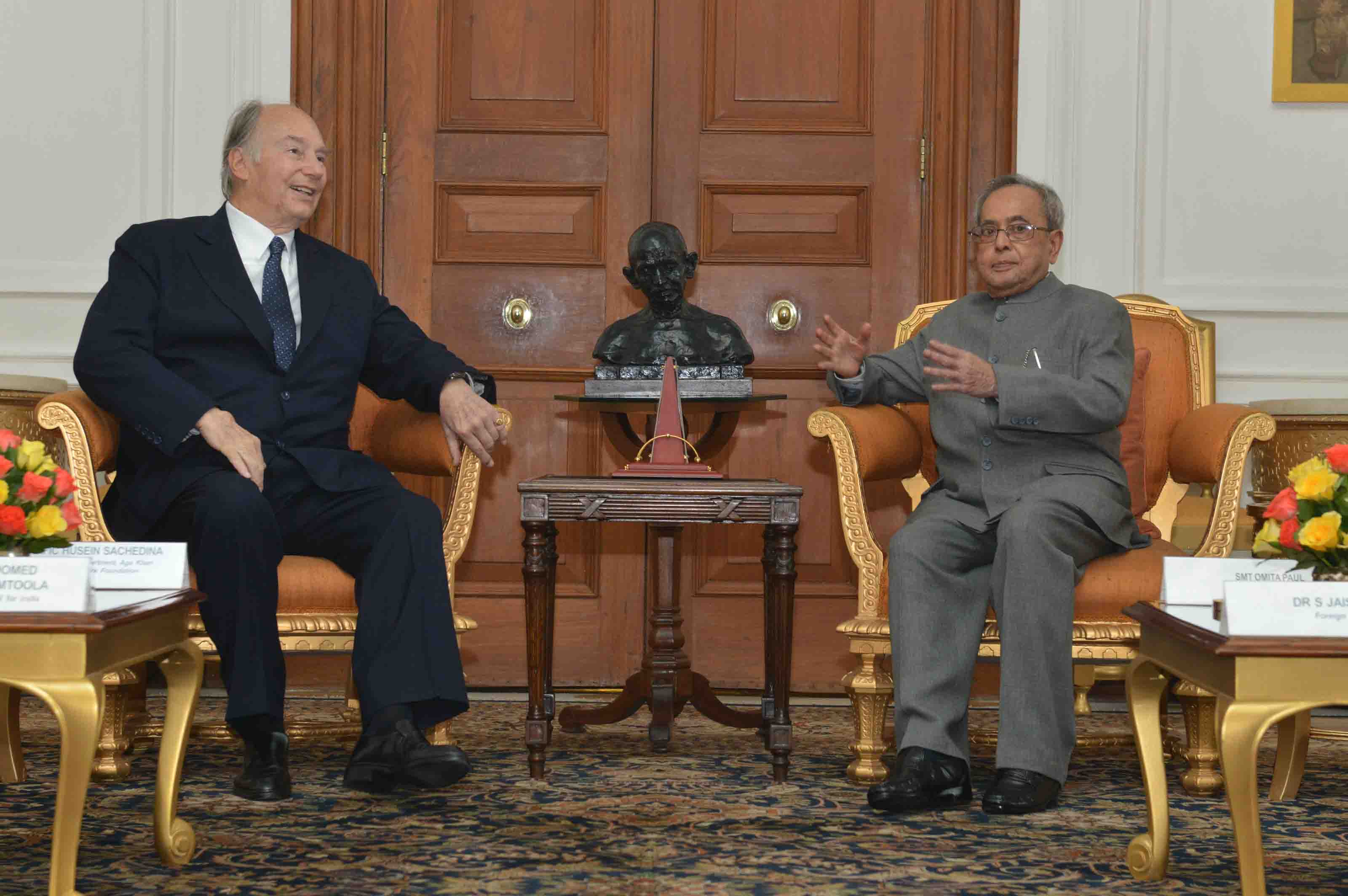 His Highness Prince Karim Aga Khan calling on the President of India, Shri Pranab Mukherjee at Rashtrapati Bhavan on April 7, 2015