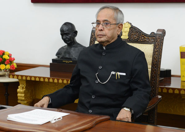 The President of India, Shri Pranab Mukherjee delivering New Year Message to the students and Faculty of Central Universities, IITs, NITs and other Institutions through Video Conferencing using National Knowledge Network at Rashtrapati Bhavan in New Delhi 