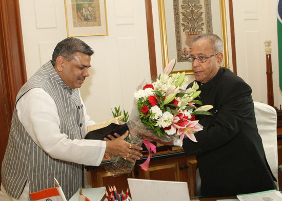 The Chairman of the Central Board for Workers Education, Shri Ashok Singh calling on the President of India, Shri Pranab Mukherjee at Rashtrapati Bhavan in New Delhi on August 24, 2012.