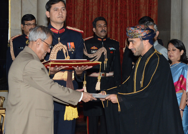 The Ambassador of the Sultanate of Oman, His Excellency Sheikh Hamed bin Saif Bin Abdul Aziz Al-Rawahi presenting his credentials to the President of India, Shri Pranab Mukherjee at Rashtrapati Bhavan in New Delhi on February 28, 2014. 