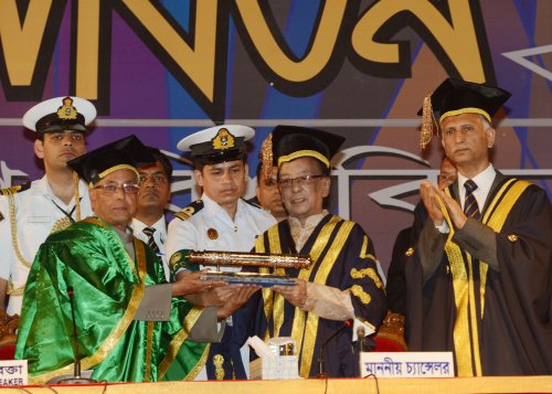 The President of India, Shri Pranab Mukherjee being conferred the Doctor of Laws Honoris Causa by the Chancellor of University of Dhaka and the President of Bangladesh, Mr. Md. Zillur Rahaman at the 47th Convocation of Dhaka University at Dhaka, Banglade