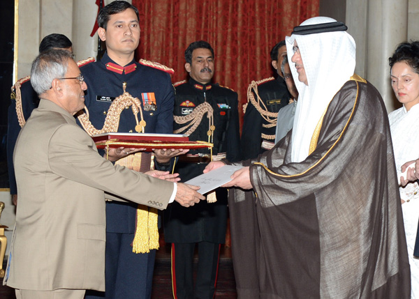 The Ambassador of the Kingdom of Bahrain, His Excellency Major General Tariq Mubarak Bin Daineh presenting his credentials to the President of India, Shri Pranab Mukherjee at Rashtrapati Bhavan in New Delhi on February 28, 2014. 