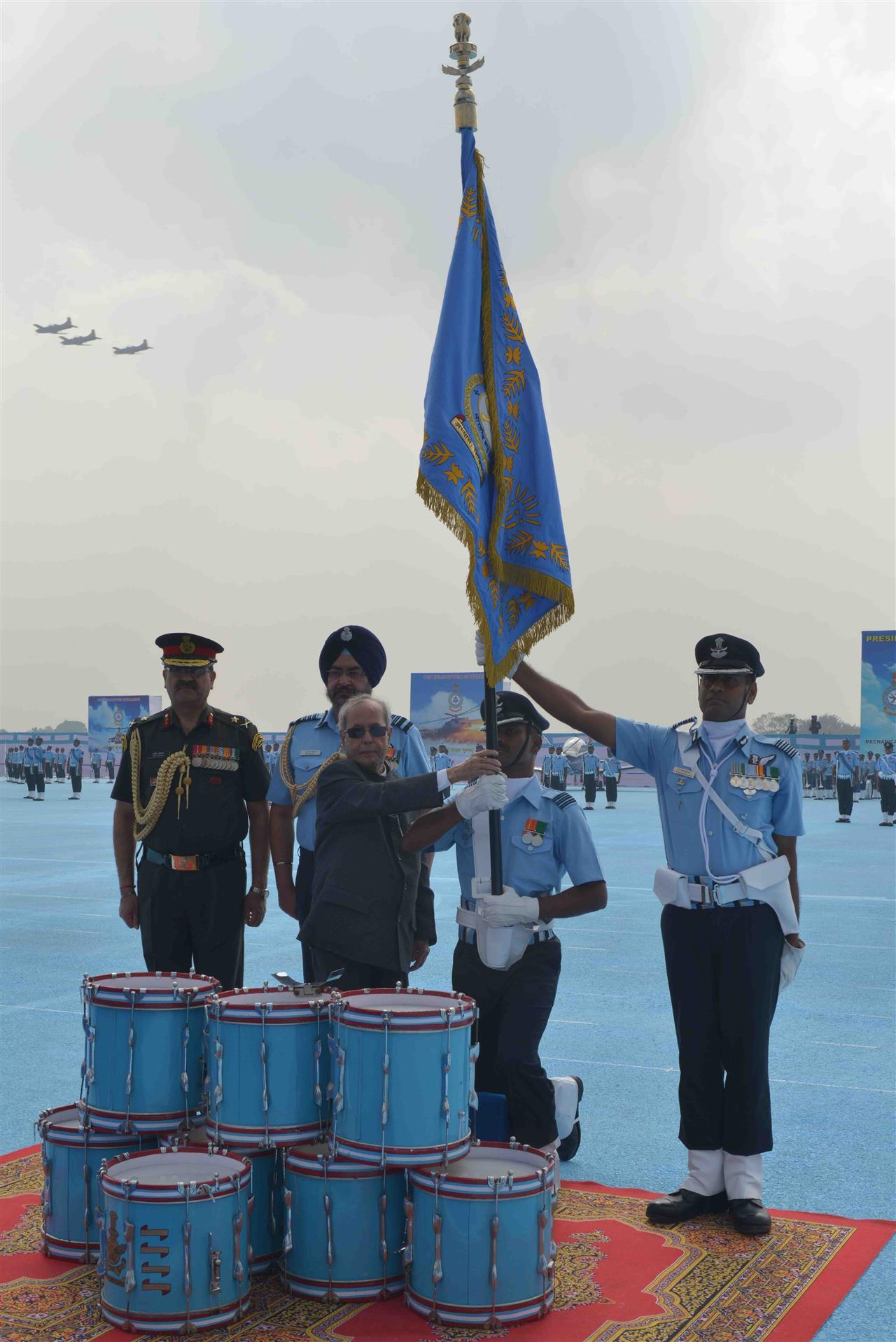 The President of India, Shri Pranab Mukherjee presenting the Standard to 125 (H) Sqn and Colours to Mechanical Training Institute of Indian Air Force at Air Force Station, Tambaram in Tamil Nadu on March 03, 2017