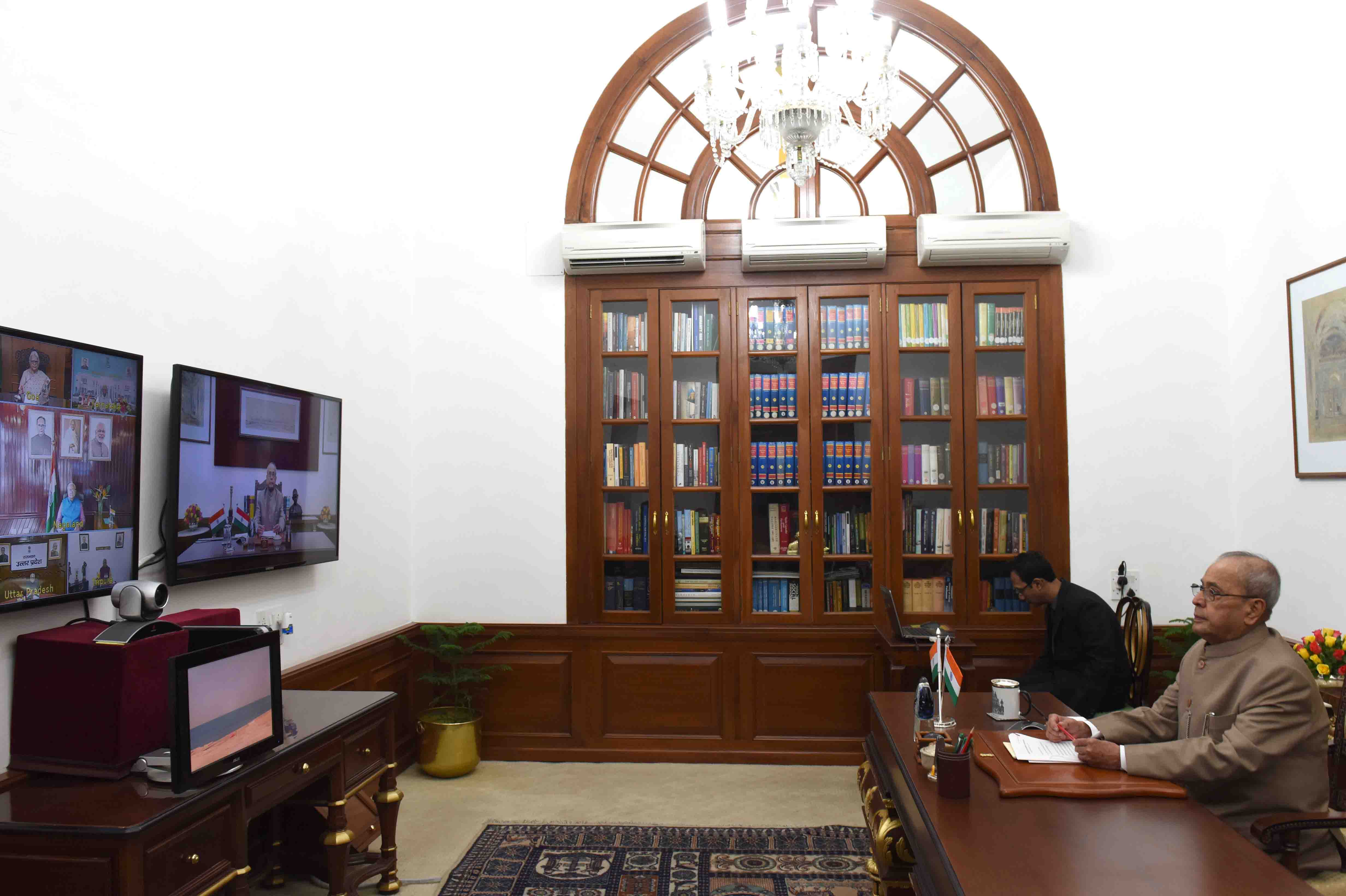 The President of India, Shri Pranab Mukherjee delivering the New Year message to the Governors and Lt. Governors of States/UTs through Video Conference using National Knowledge Network from Rashtrapati Bhavan on January 5, 2017.