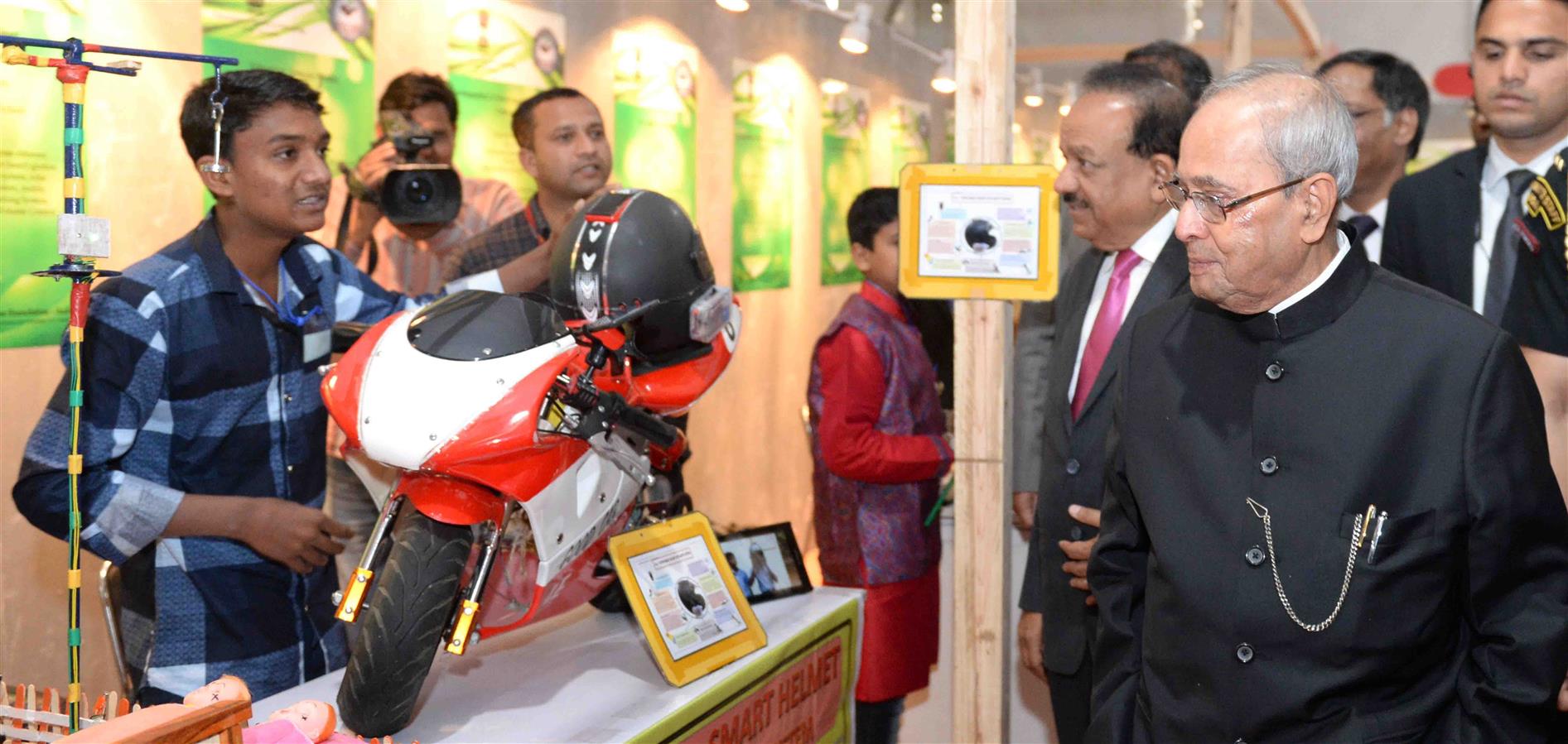 The President of India, Shri Pranab Mukherjee visiting the Innovation Exhibition at Sports Ground in Rashtrapati Bhavan on March 4, 2017.