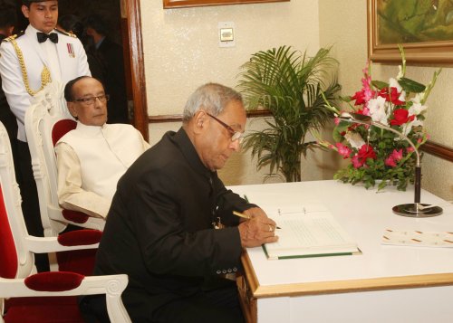 The President of India, Shri Pranab Mukherjee signing the Visitors' Book at the Bangabhavan in Dhaka, Bangladesh on March 4, 2013. The President of Bangladesh, Mr. Md. Zillur Rahaman is also seen.