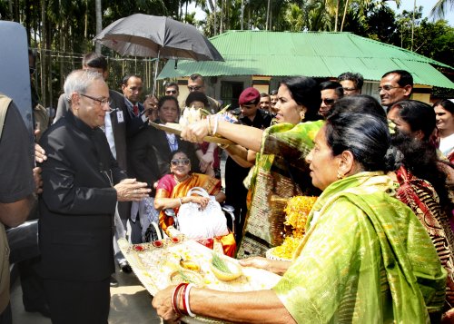 The President of India, Shri Pranab Mukherjee being welcoming during his visit to Bhadrabila in Bangladesh on March 5, 2013.