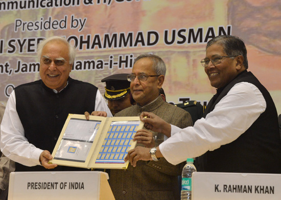 The President of India, Shri Pranab Mukherjee releasing the Commemorative Postage Stamp on 'Silk Letter Movement' at Vigyan Bhavan in New Delhi on January 11, 2013..