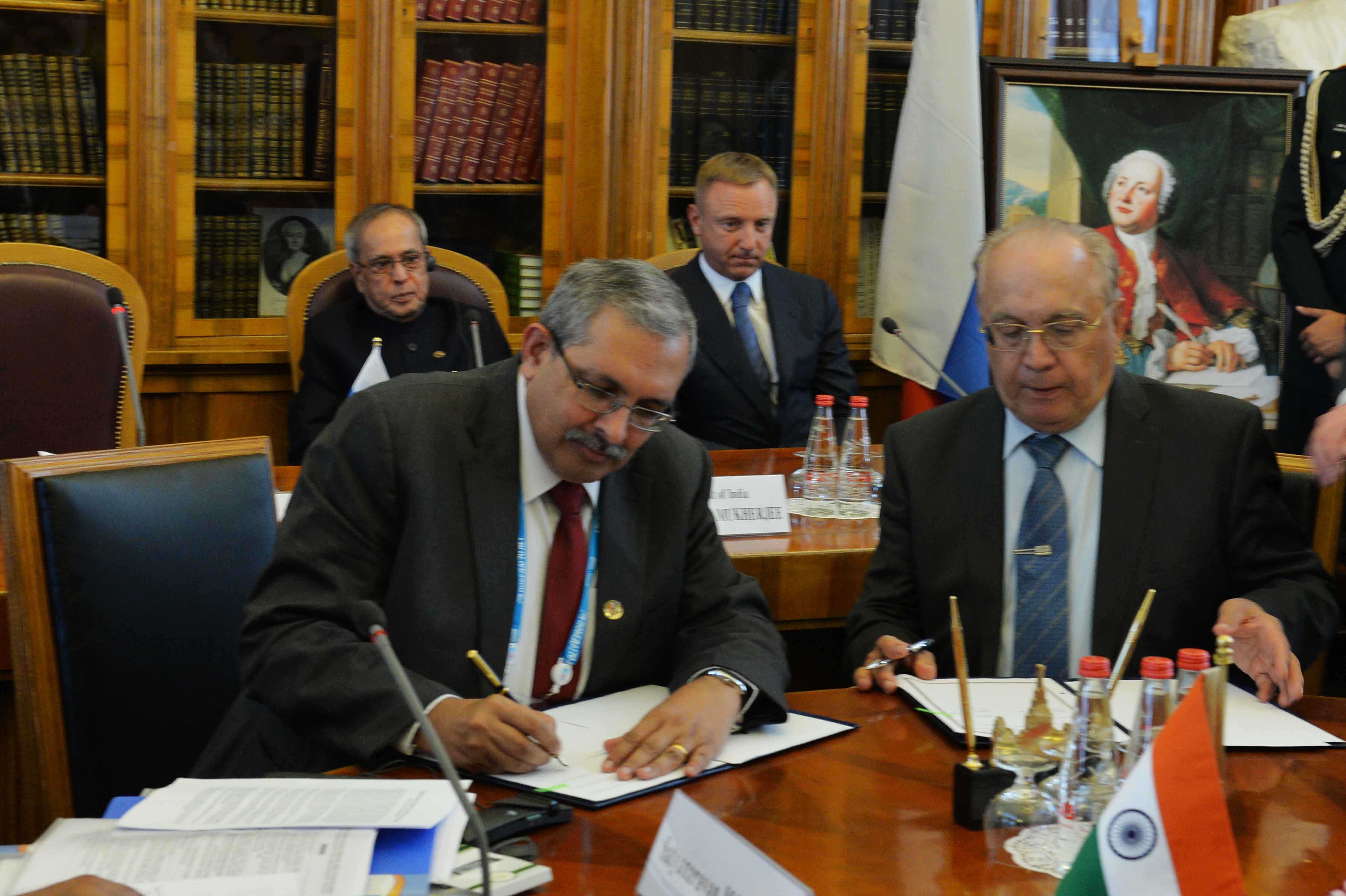 The President of India, Shri Pranab Mukherjee witnessing the Signing of Agreements between Indian and Russian Universities at Moscow in Russia on May 8, 2015.