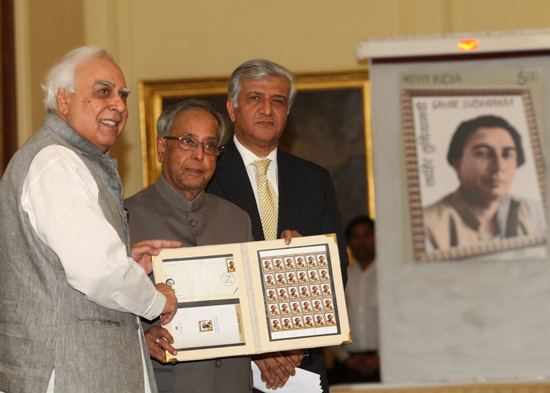 The President of India, Shri Pranab Mukherjee releasing the Commemorative Postage Stamp on Late Shri Sahir Ludhianvi on the occasion of the birth anniversary at Rashtrapati Bhavan in New Delhi on March 8, 2013. Also seen are the Union Minister of Communic