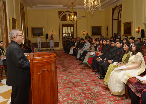 The President of India, Shri Pranab Mukherjee meeting the Officer Trainees of Indian Economic Service of 35th Batch(2013) at Rashtrapati Bhavan in New Delhi on March 24, 2014. 