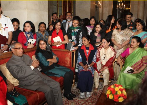 The President of India, Shri Pranab Mukherjee interacting with the Members of Indian Women's Press Corps when they called-on him at Rashtrapati Bhavan in New Delhi on March 8, 2013 on the occasion of International Women's Day.