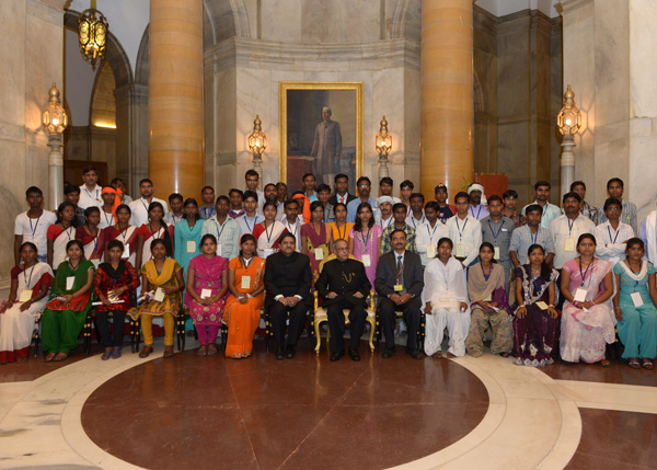 The President of India, Shri Pranab Mukherjee with the Tribal youth who attending the 6th Tribal Youth Exchange Programme (TYEP) at Rashtrapati Bhavan in New Delhi on March 28, 2014 when they called-on him. 