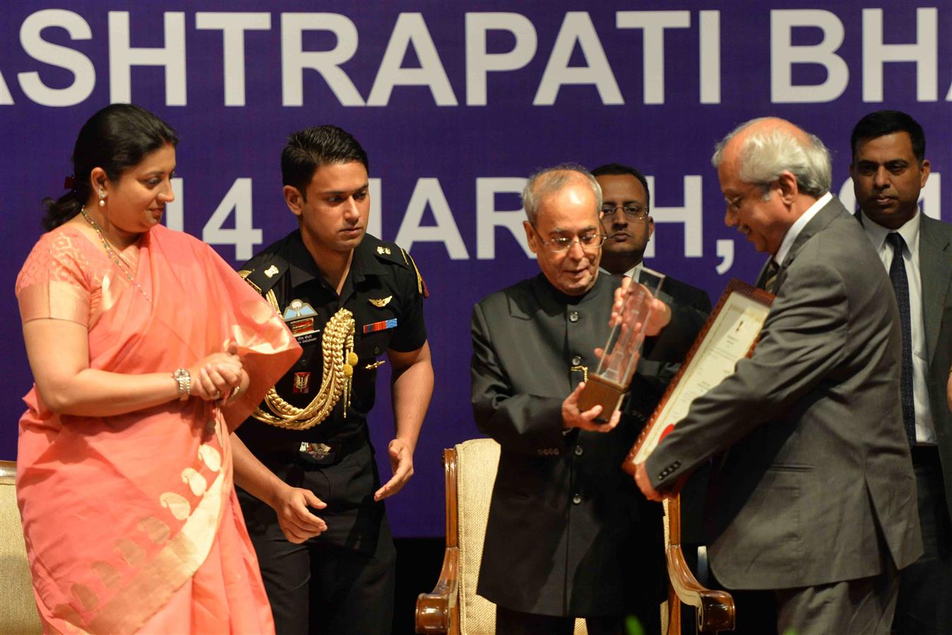 The President of India, Shri Pranab Mukherjee presenting the Visitor’s Award - 2016 for Best University to Tezpur University at Rashtrapati Bhavan Auditorium on March 14, 2016. 