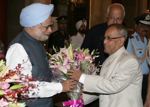 The Prime Minister of India, Dr. Manmohan Singh bidding farewell to the President of India, Shri Pranab Mukherjee at Rashtrapati Bhavan in New Delhi on March 11, 2013 on his Ceremonial Departure for the State Visit to Mauritius.