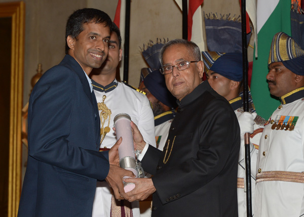 The President of India, Shri Pranab Mukherjee conferring the Padma Bhushan on Shri Pullela Gopichand at the Civil Investiture Awards Ceremony at the Darbar Hall of Rashtrapati Bhavan in New Delhi on March 31, 2014. 