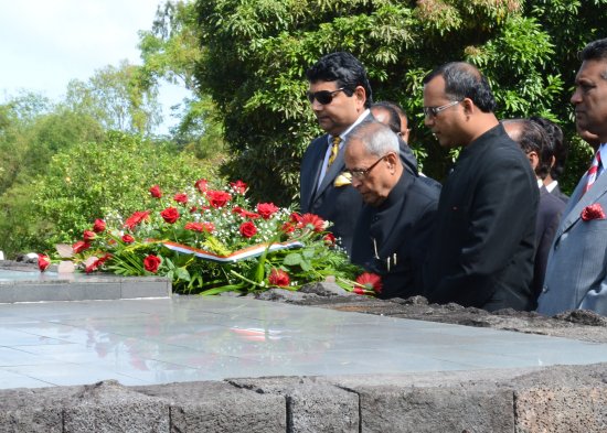 The President of India, Shri Pranab Mukherjee laying a wreath at the Samadhi of the Father of the Mauritian nation and its first Prime Minister, Sir Seewoosagur Ramgoolam at Ramgoolam Botanic Garden in Port Louis, Mauritius on March 12, 2013.