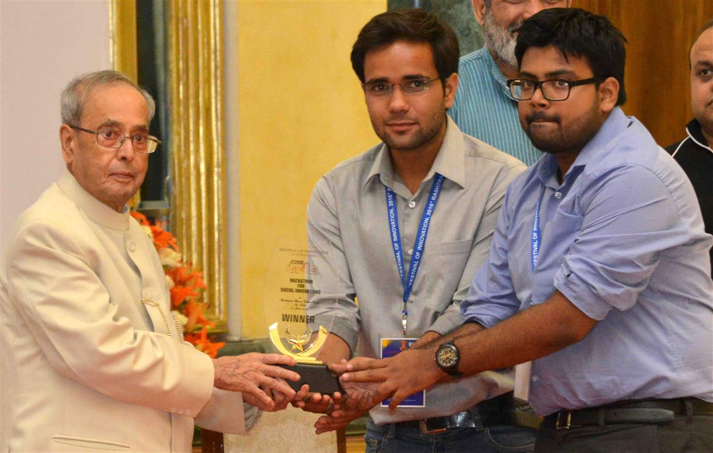 The President of India, Shri Pranab Mukherjee presenting the award to the winner of the Hackathon Coding Competition on the subject ‘Examination authentication for student’ at Rashtrapati Bhavan Cultural Centre on March 19, 2016. 