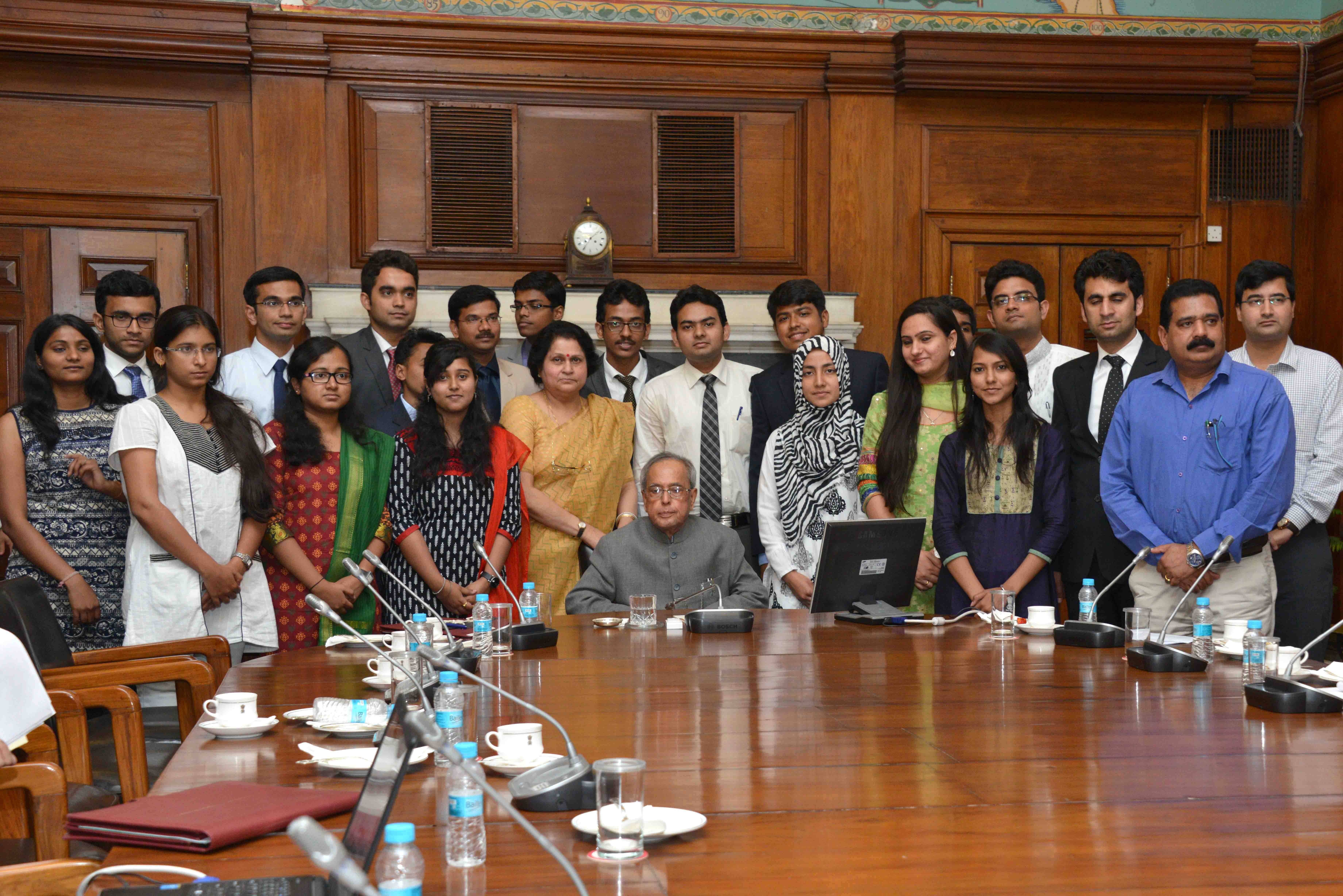 The President of India, Shri Pranab Mukherjee with the second batch of NITs scholars attending In-Residence Programme at Rashtrapati Bhavan on May 21, 2015.