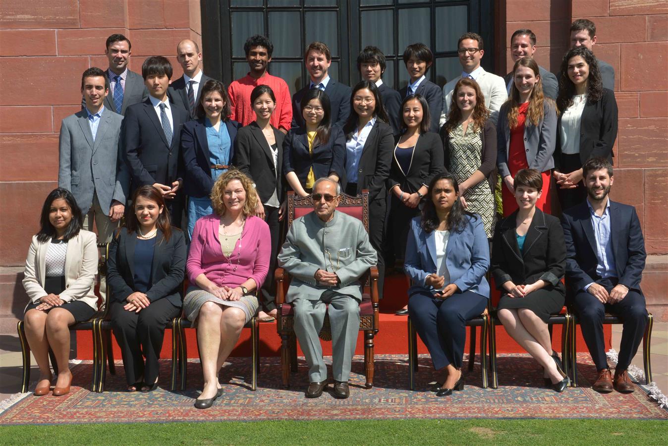 The President of India, Shri Pranab Mukherjee with the students from Stanford University, California, USA at Rashtrapati Bhavan on March 23, 2016. 