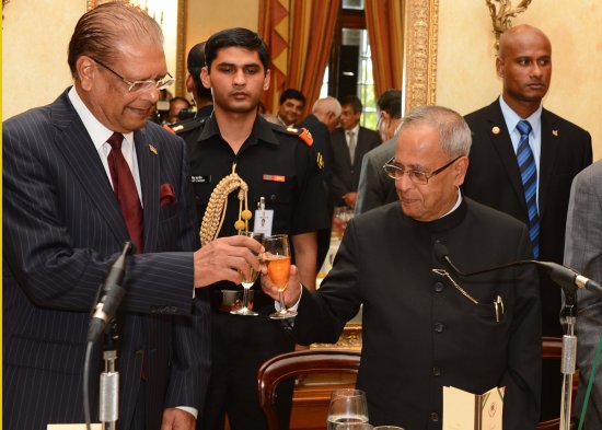 The President of India, Shri Pranab Mukherjee proposing a toast at the Luncheon hosted by the President of Republic of Mauritius, H.E. Mr. Rajkeswur Purryag GCSK, GOSK at Port Louis, Mauritius on March 12, 2013.