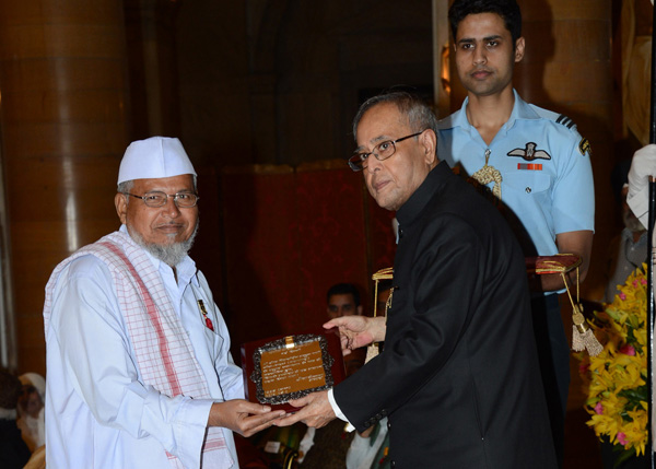 The President of India, Shri Pranab Mukherjee while presenting a Sangeet Natak Akademi Fellowships and Sangeet Natak Akademi Awards for the year 2013 at the Durbar Hall of Rashtrapati Bhavan in New Delhi on April 11, 2014. 