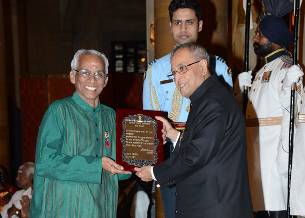 The President of India, Shri Pranab Mukherjee while presenting a Sangeet Natak Akademi Fellowships and Sangeet Natak Akademi Awards for the year 2013 at the Durbar Hall of Rashtrapati Bhavan in New Delhi on April 11, 2014. 