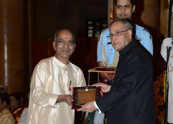 The President of India, Shri Pranab Mukherjee while presenting a Sangeet Natak Akademi Fellowships and Sangeet Natak Akademi Awards for the year 2013 at the Durbar Hall of Rashtrapati Bhavan in New Delhi on April 11, 2014. 