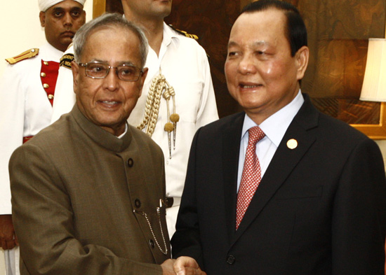 The Politburo Member of the Vietnam Communist Party and Secretary of the Ho Chi Minh City Party Committee, Mr. Le Thanh Hai calling on the President of India, Shri Pranab Mukherjee at Rashtrapati Bhavan in New Delhi on March 14, 2013.