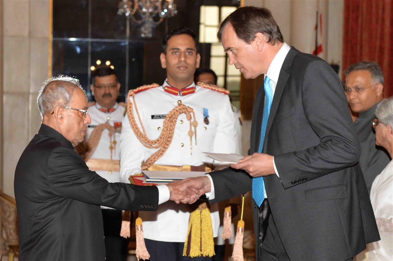 The High Commissioner of Britain, His Excellency Sir Dominic Asquith, KCMG presenting his credential to the President of India, Shri Pranab Mukherjee at Rashtrapati Bhavan on April 4, 2016. 